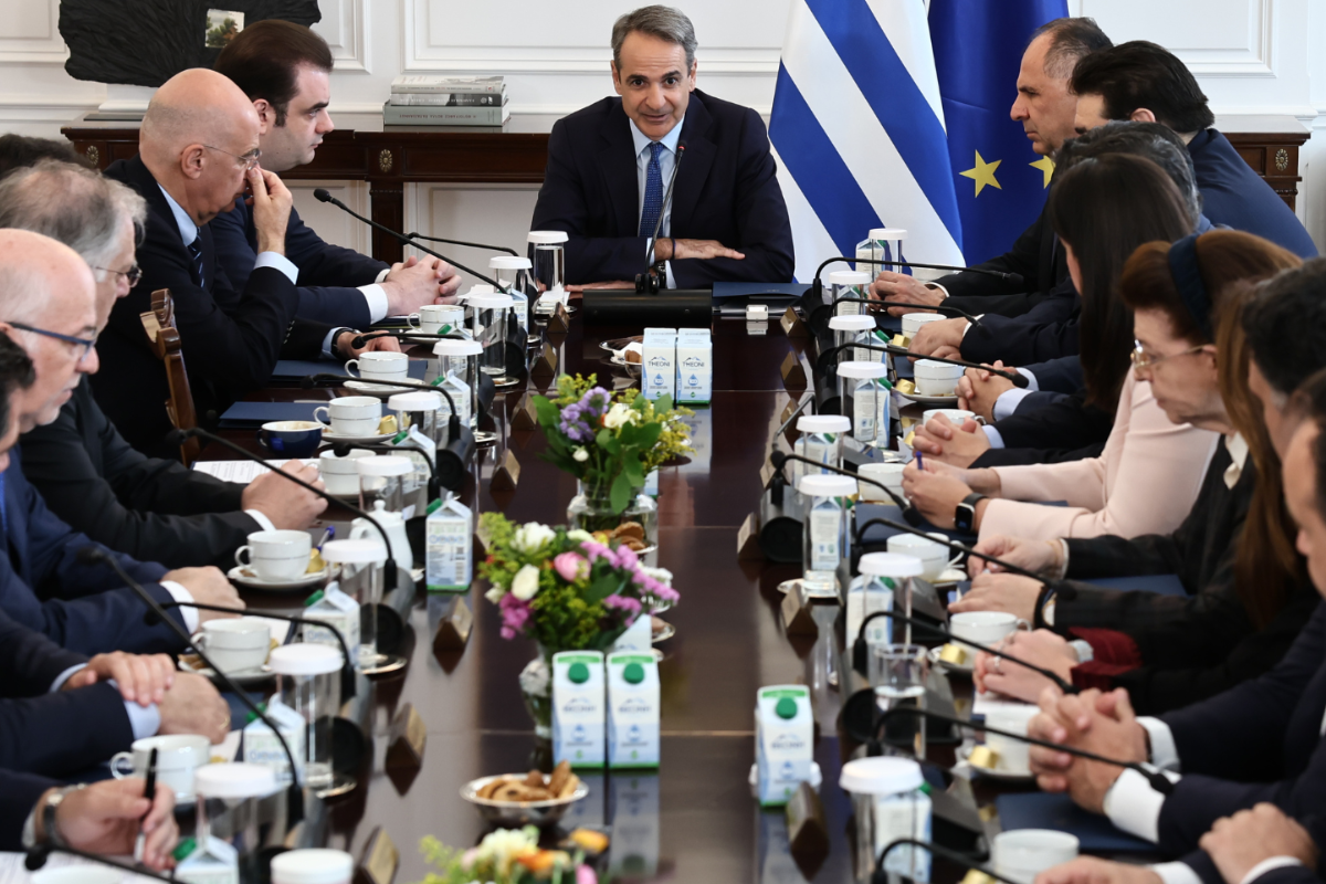 «Γαλάζια φάλτσα» Πρωθυπουργικές κίτρινες κάρτες