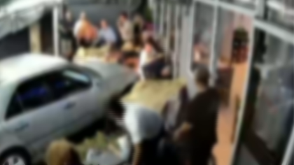 Εισέβαλε μεθυσμένος με ι.χ σε ουζερί