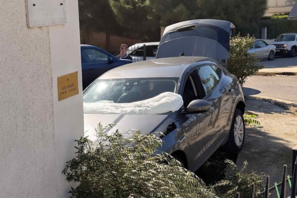 εκκλησια ιχ Γλυφάδα