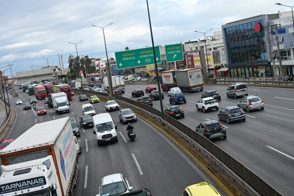 Σημειωτόν τα αυτοκίνητα στους οδικούς άξονες της Αττικής