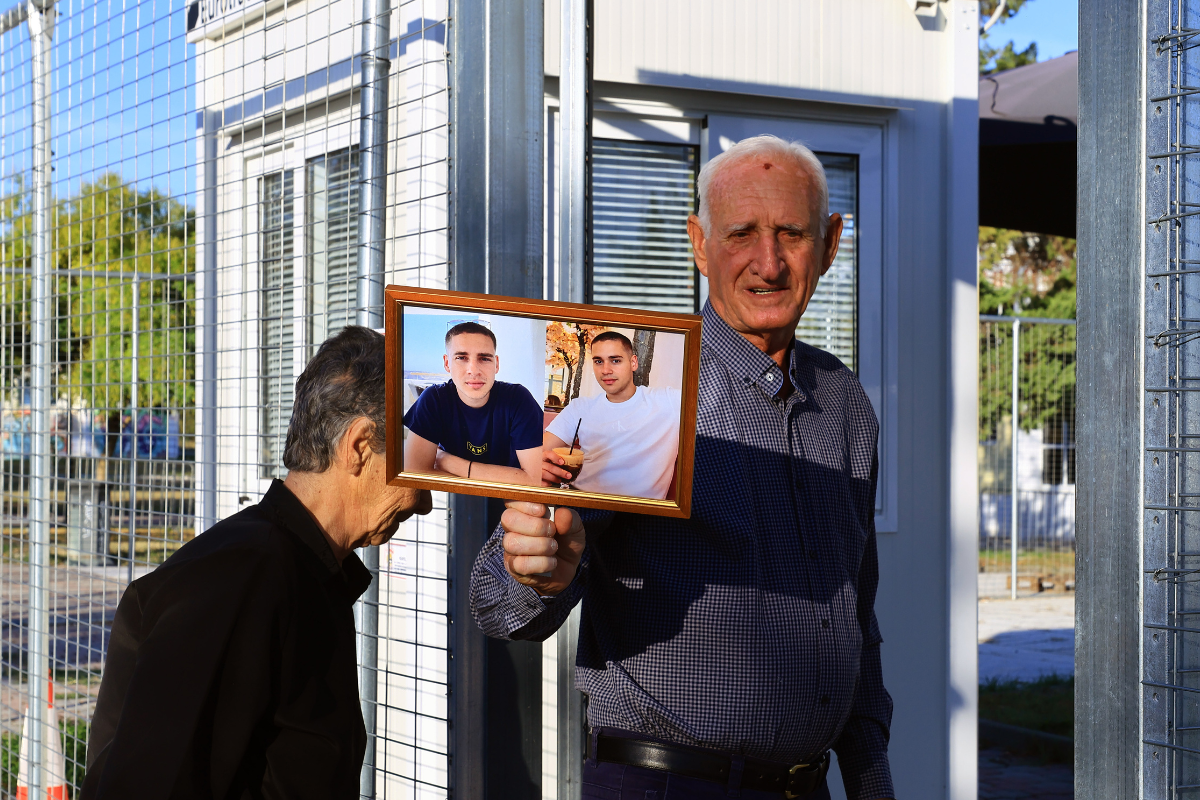 Τραγωδία στα Τέμπη: “Εγώ θέλω να μάθω την αλήθεια. Αν δεν υπήρχε η φωτιά θα ζούσε.”