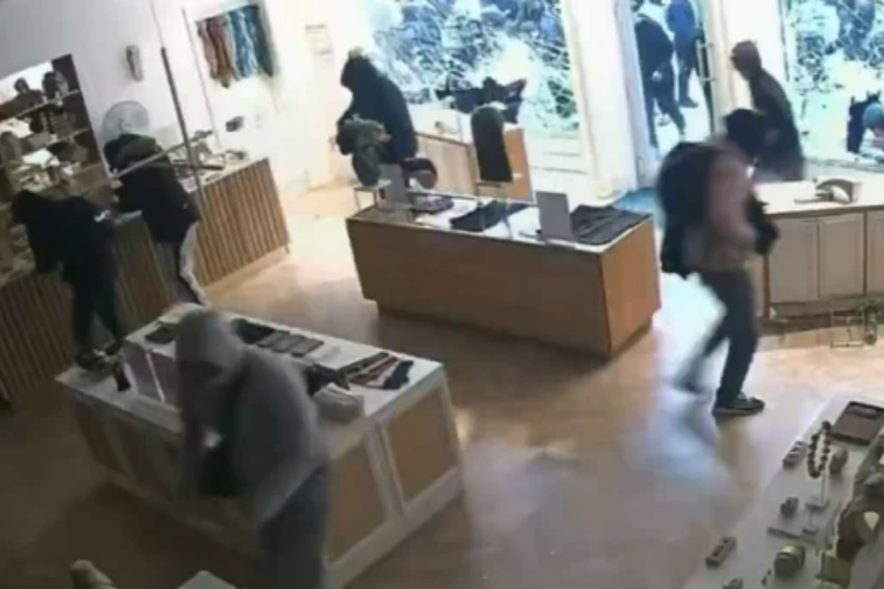 Γαλλία:Λεηλασίες καταστημάτων και καταστροφές