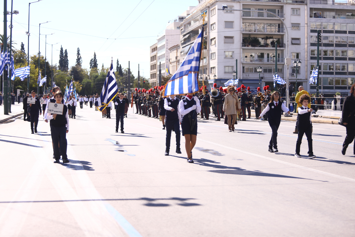 Επέτειος 28ης Οκτωβρίου- Συγκίνηση στις μαθητικές παρελάσεις από την Αθήνα έως τη Χειμάρα