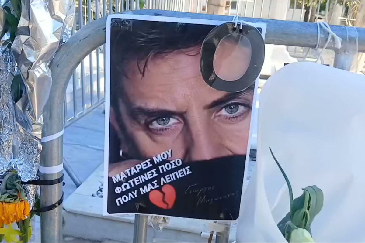 Γιώργος Μαζωνάκης: Ένα μπουκέτο λουλούδια και ένα κερί απο τους φίλους του στο Νεκροταφείο