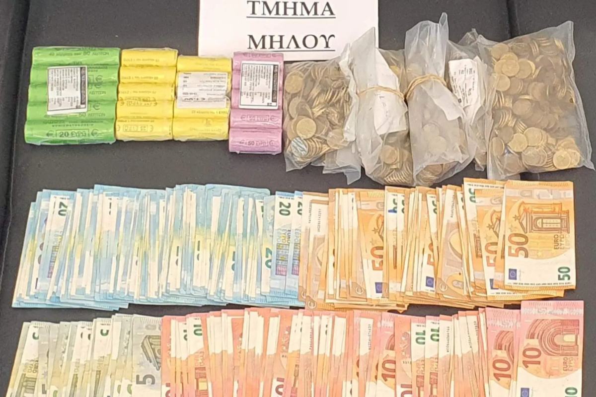 Τον έπιασαν πριν φύγει με το πλοίο έχοντας στην τσέπη χιλιάδες Ευρώ
