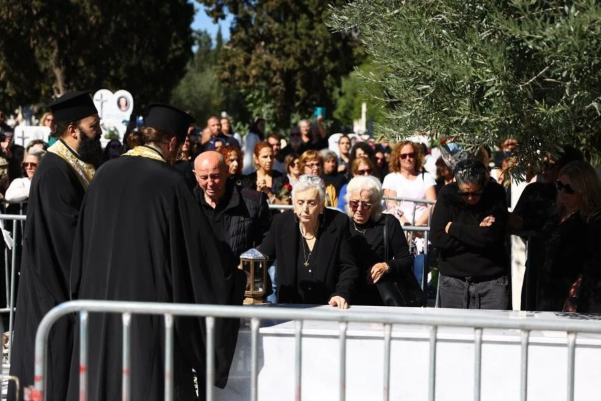 ΜΗΤΕΡΑ ΜΑΖΩΝΑΚΗ ΝΕΚΡΟΤΑΦΕΙΟ