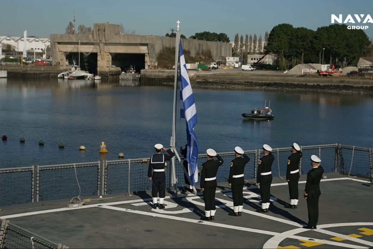 LIVE: Υψώθηκε η ελληνική σημαία στη φρεγάτα Belharra «Νέαρχος»