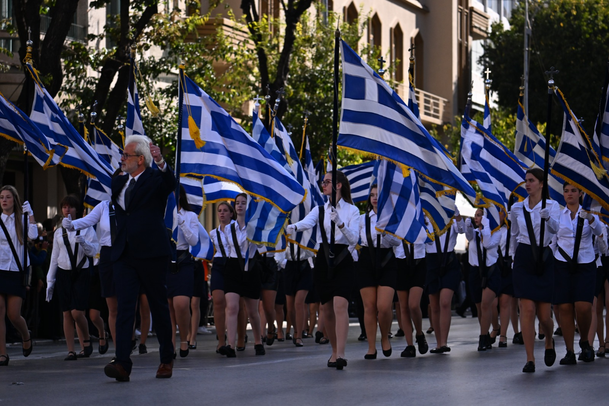 28η Οκτωβρίου: Παρελάσεις σε όλη τη χώρα με φόντο την κακοκαιρία
