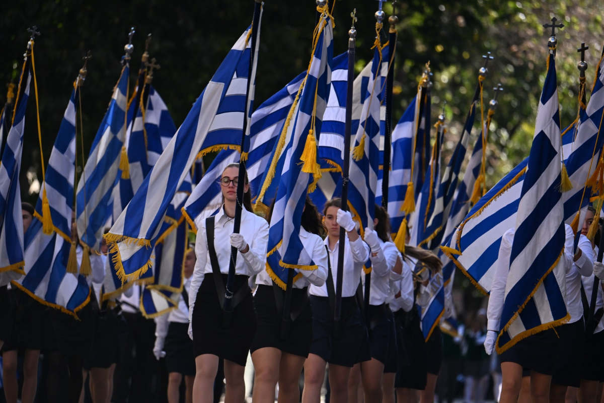 Με περηφάνια και συγκίνηση παρέλασαν οι μαθητές στη Θεσσαλονίκη