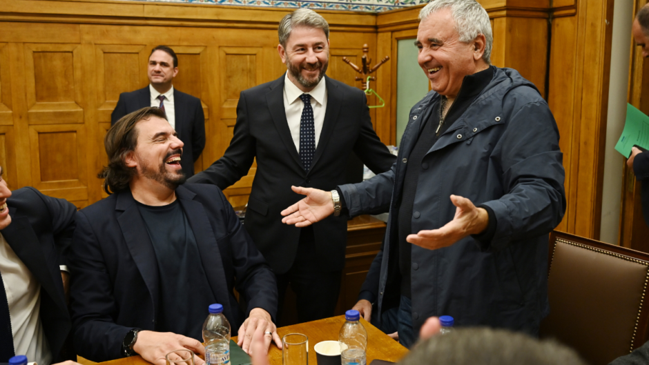 ΠΑΣΟΚ: Επίμονα και συγκεκριμένα