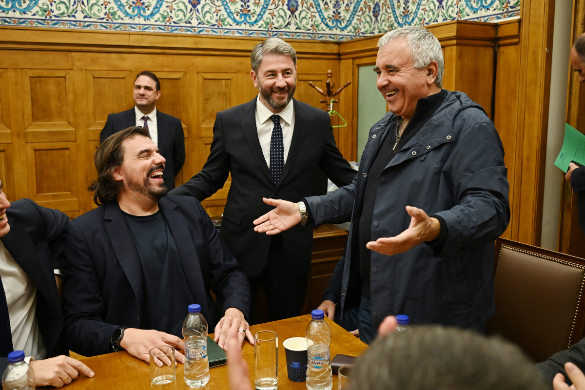 ΠΑΣΟΚ: Επίμονα και συγκεκριμένα