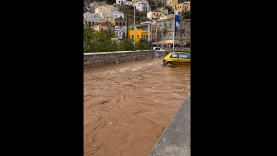 (Βίντεο) Σύμη: Οι δρόμοι έγιναν χείμαρροι