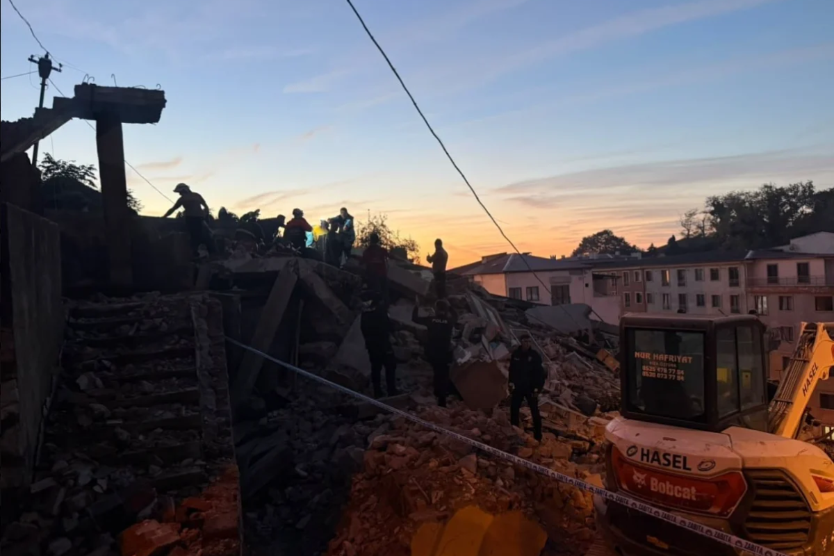 Τουρκία: Τριώροφο κτίριο κατέρρευσε- Παγιδευμένοι στα συντρίμμια