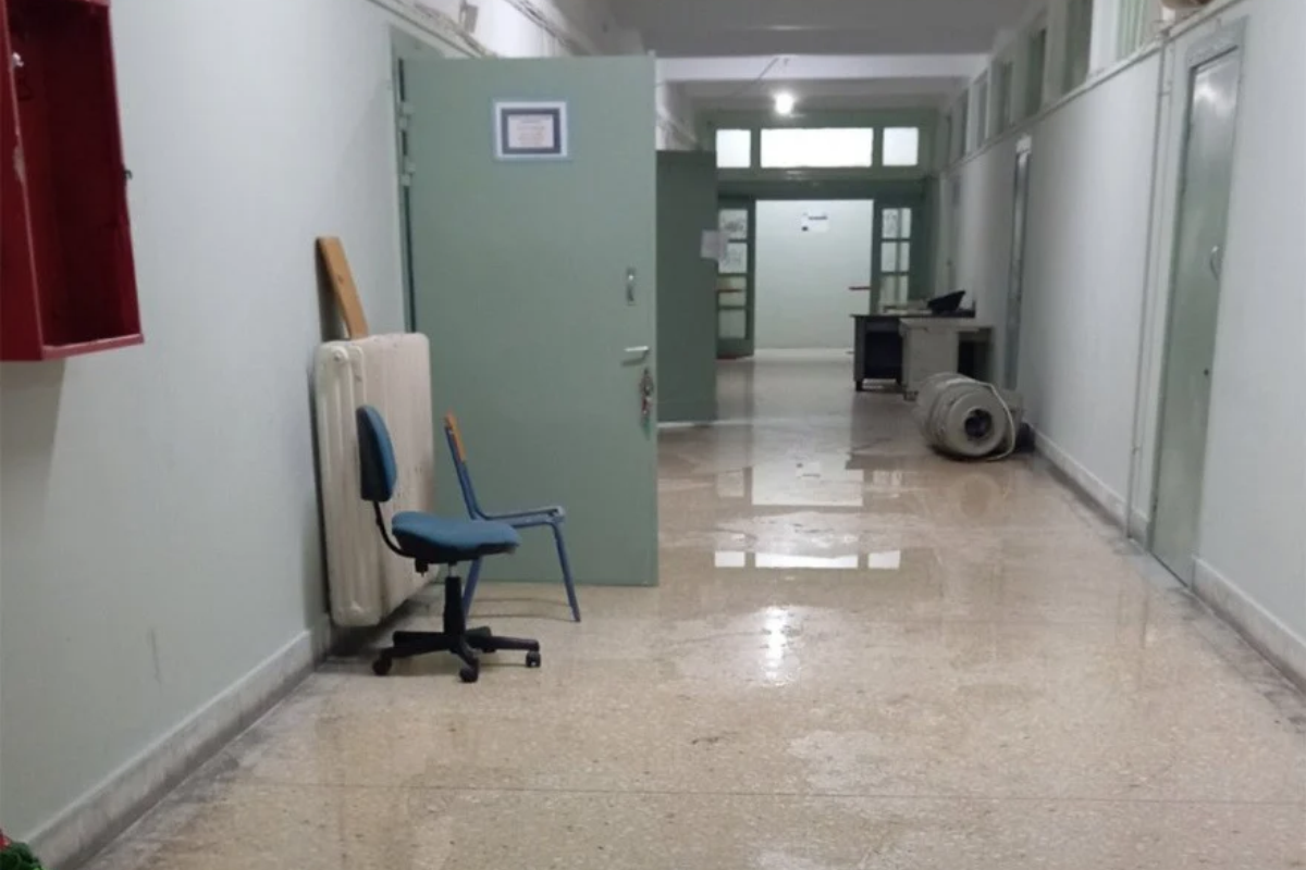 1ο ΕΠΑΛ Πειραιά: Εκκενώθηκε μετά από εισροή λυμάτων στο κτίριο