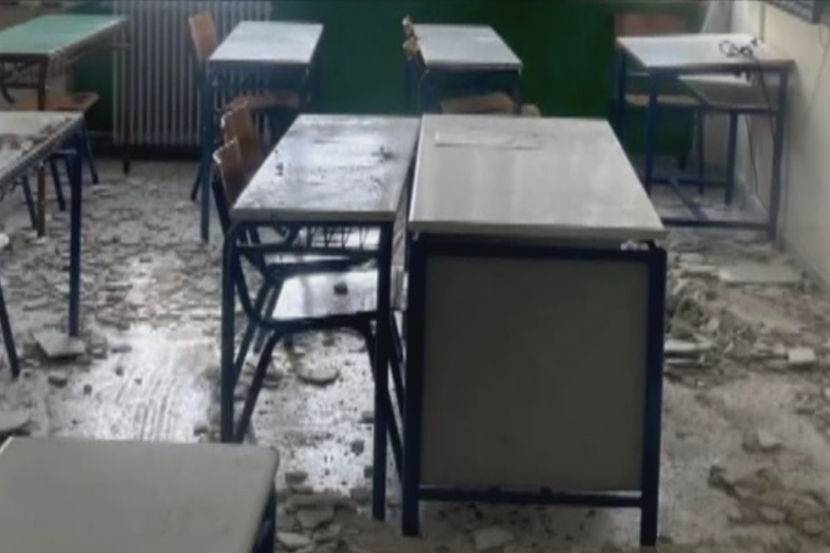 Έπεσε σοβάς εν ώρα μαθήματος σε λύκειο στη Λαμία