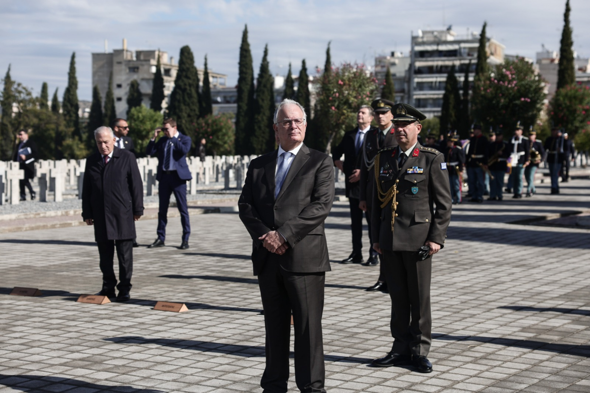 Κωνσταντίνος Τασούλας: Κατάθεση στεφάνου στα κοιμητήρια Ζέιτενλικ