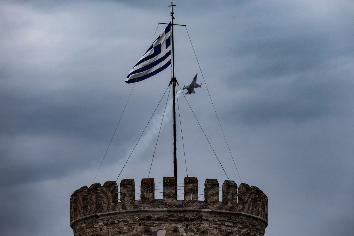Με κανονιοβολισμούς, επιδείξεις και Μαζωνάκη γιορτάζει η Θεσσαλονίκη