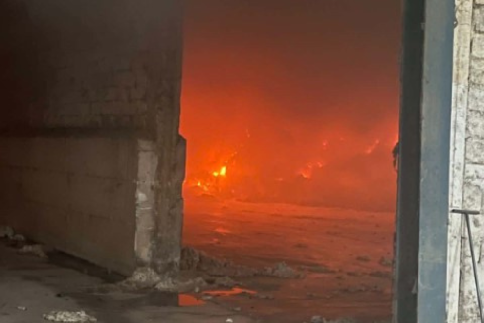 Φωτιά σε εργοστάσιο βάμβακος στα Τρίκαλα – Στις φλόγες έξι αποθήκες