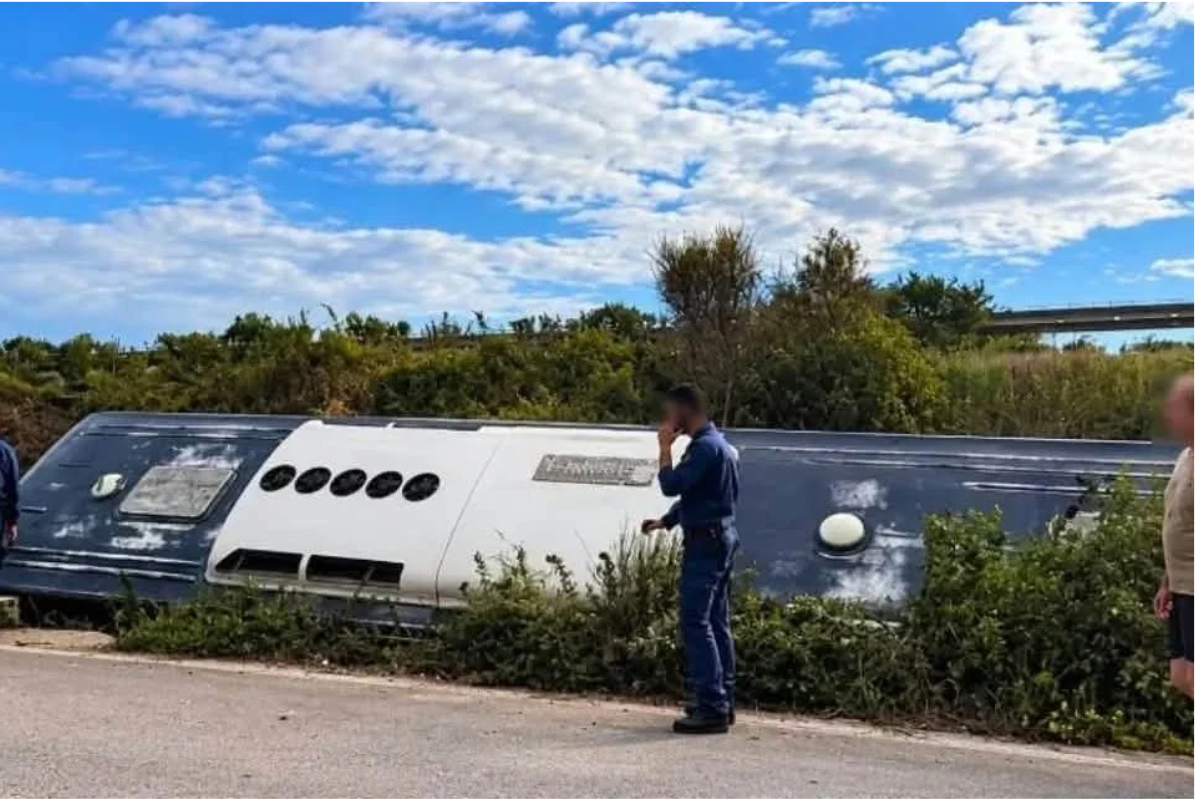 Εξετράπη λεωφορείο του Πολεμικού Ναυτικού στην Ιόνια Οδό