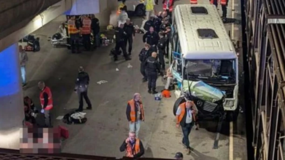 Δεκαεννέα άνθρωποι τραυματίστηκαν σε τροχαίο  στην είσοδο της σήραγγας της Μάγχης