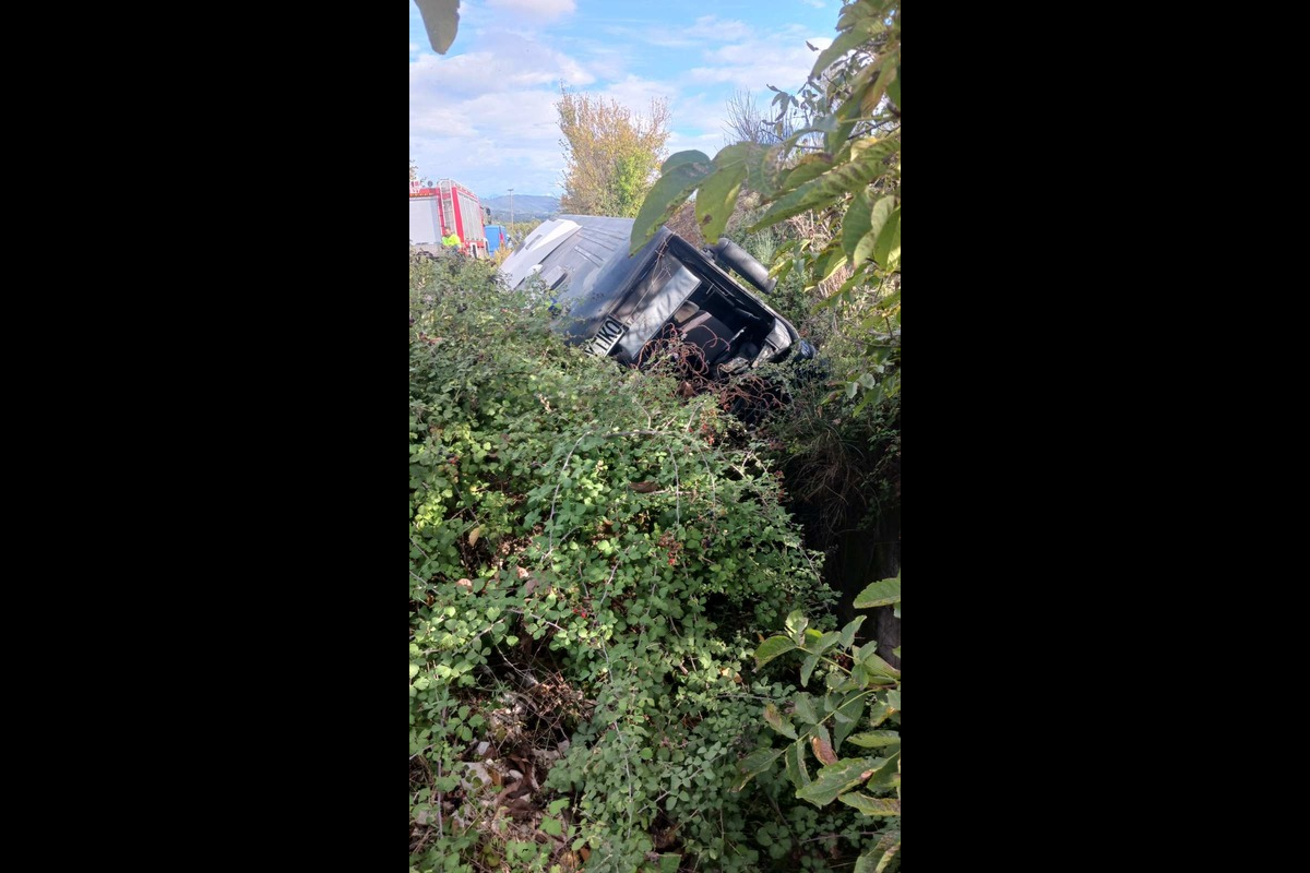 Ανετράπη λεωφορείο του Πολεμικού Ναυτικού