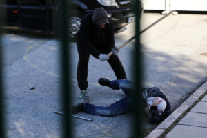 βία ανήλικοι
