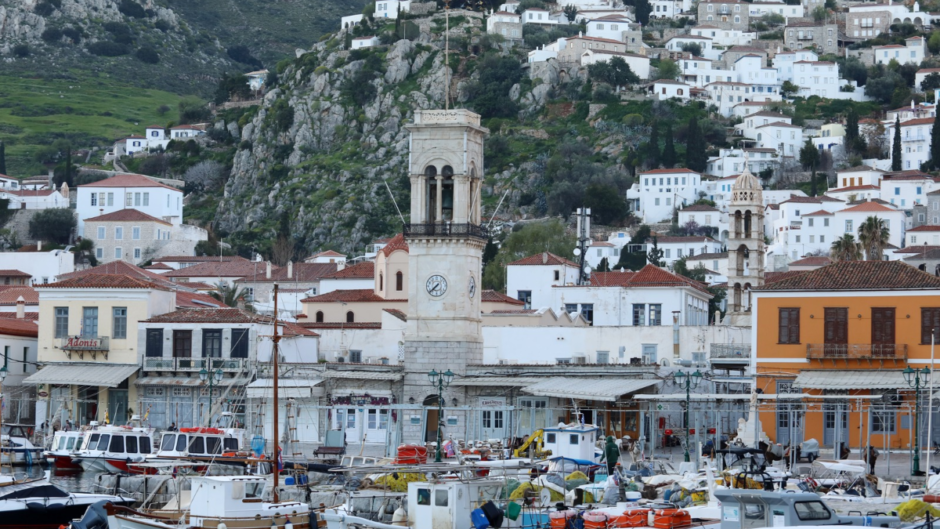 Το νησί του Αργοσαρωνικού ξεπέρασε διάσημους μεσογειακούς προορισμούς